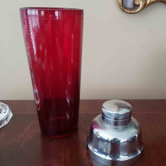 Vintage Cocktail Shaker Ruby Red Art Deco Style Glass and Chrome Drink Mixer - Picture 2 of 2